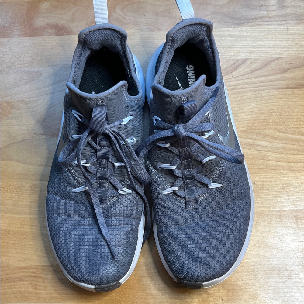 Nike Men's Gray Performance Running Sneakers